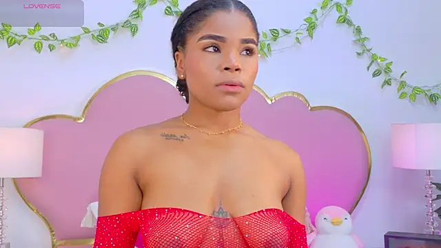 NahiaraReina online show from 3, 12, 2025