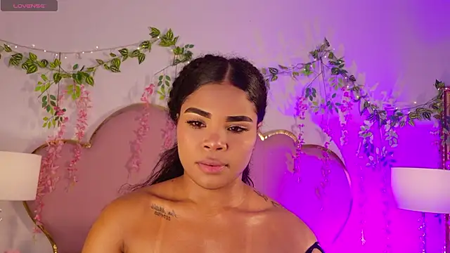 NahiaraReina online show from 5, 3, 2026