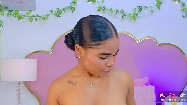 NahiaraReina online show from 30, 11, 2025