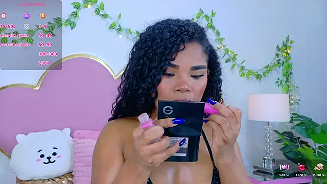 NahiaraReina online show from 6, 11, 2025