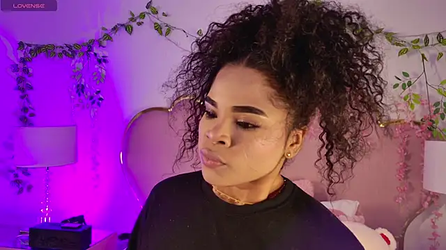 NahiaraReina online show from 4, 4, 2026