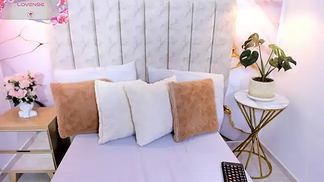 LauraSmith-01 online show from 16, 3, 2026