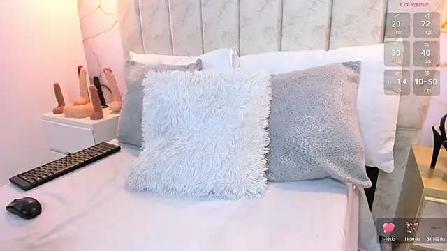 LauraSmith-01 online show from 1, 12, 2025