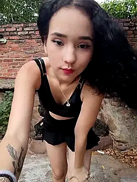 sweet outdoor charm online show from 28, 11, 2025