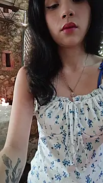 Snapshot of sweet_outdoor_charm chatting on 23, 4, 2026 sweet outdoor charm online show from 23, 4, 2026