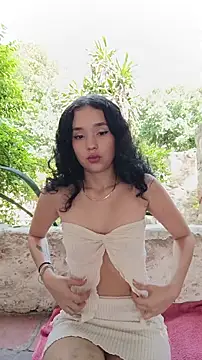 sweet outdoor charm online show from 14, 12, 2025