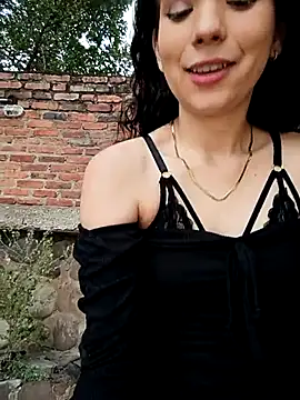 sweet outdoor charm online show from 5, 3, 2026