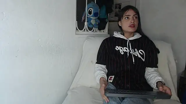 Snapshot of skinny_sweet2411 chatting on 13, 10, 2025 skinny sweet2411 online show from 13, 10, 2025