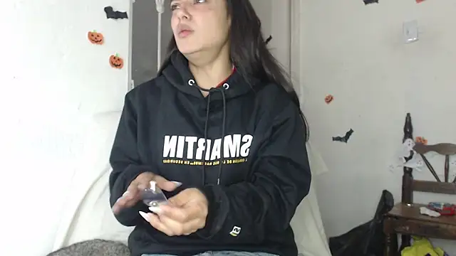 Snapshot of skinny_sweet2411 chatting on 6, 11, 2025 skinny sweet2411 online show from 6, 11, 2025