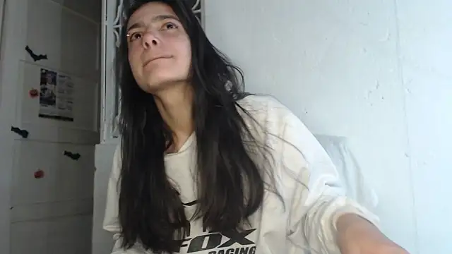 Snapshot of skinny_sweet2411 chatting on 10, 11, 2025 skinny sweet2411 online show from 10, 11, 2025