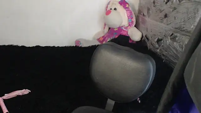 skinny sweet2411 online show from 3, 12, 2025