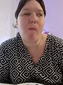 Snapshot of CurvyMilf1992 chatting on 16, 10, 2025 CurvyMilf1992 online show from 16, 10, 2025