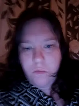 Snapshot of CurvyMilf1992 chatting on 17, 10, 2025 CurvyMilf1992 online show from 17, 10, 2025