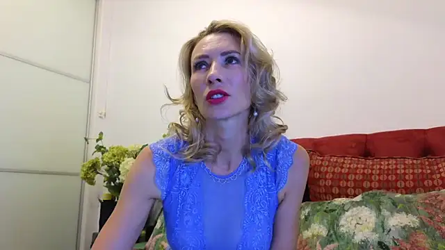 Snapshot of _Maddalena_ chatting on 10, 9, 2025 Maddalena online show from 10, 9, 2025