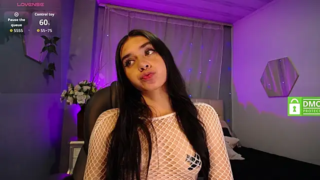 Snapshot of Kylie_golden chatting on 29, 9, 2025 Kylie golden online show from 29, 9, 2025