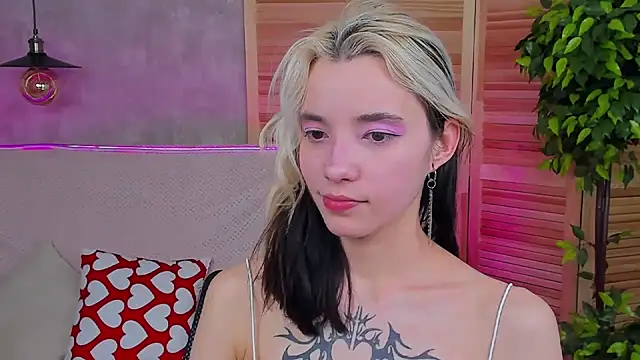 as1an girlfriend online show from 11, 3, 2025