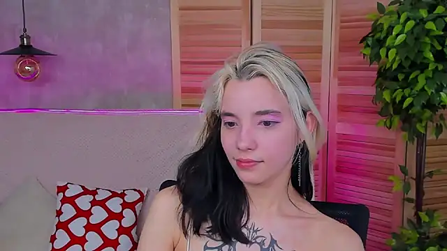 as1an girlfriend online show from 11, 3, 2025