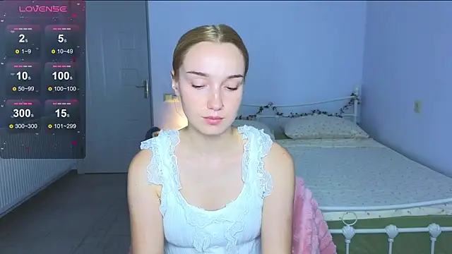 Snapshot of Wild_Sophie_ chatting on 5, 10, 2025 Wild Sophie online show from 5, 10, 2025