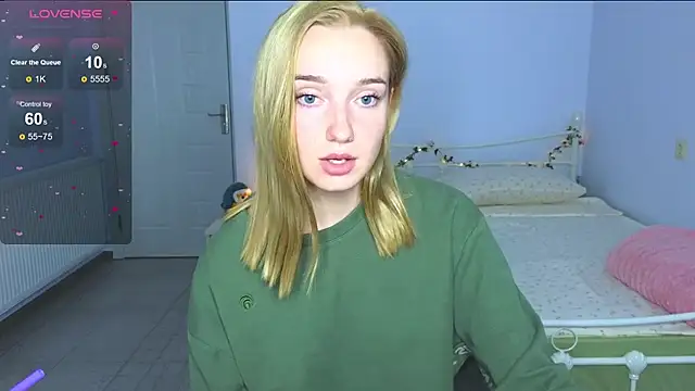 Snapshot of Wild_Sophie_ chatting on 1, 10, 2025 Wild Sophie online show from 1, 10, 2025