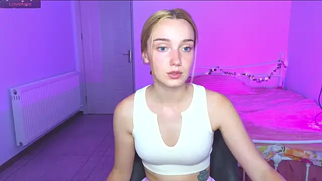 Snapshot of Wild_Sophie_ chatting on 23, 9, 2025 Wild Sophie online show from 23, 9, 2025