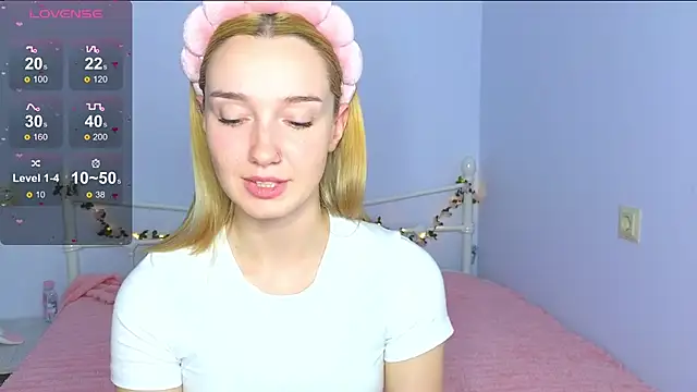 Snapshot of Wild_Sophie_ chatting on 25, 9, 2025 Wild Sophie online show from 25, 9, 2025