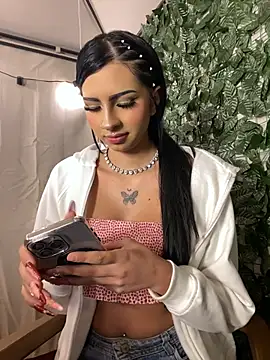 Hilary pinkk online show from 22, 4, 2026