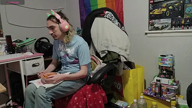 tallnerdyguy online show from 14, 4, 2026