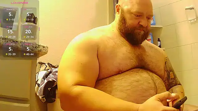 Snapshot of Strong_Bear89 chatting on 6, 5, 2026 Strong Bear89 online show from 6, 5, 2026
