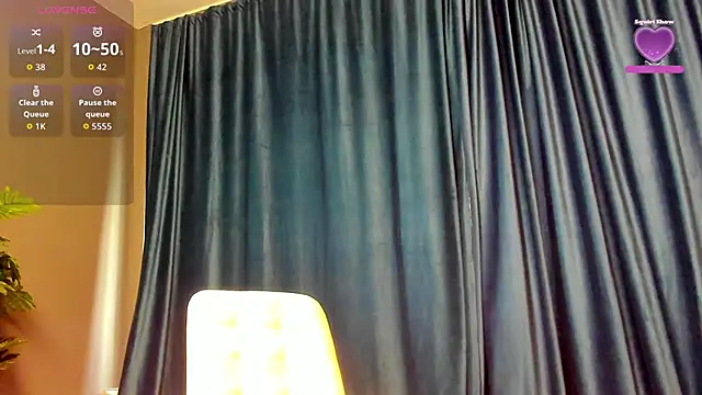 Snapshot of LaurynCopper chatting on 28, 10, 2025 LaurynCopper online show from 28, 10, 2025