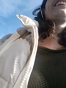 Snapshot of Alysson-- chatting on 10, 3, 2025 Alysson-- online show from 10, 3, 2025