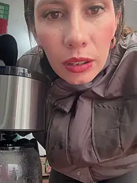 Snapshot of Alysson-- chatting on 8, 10, 2025 Alysson-- online show from 8, 10, 2025