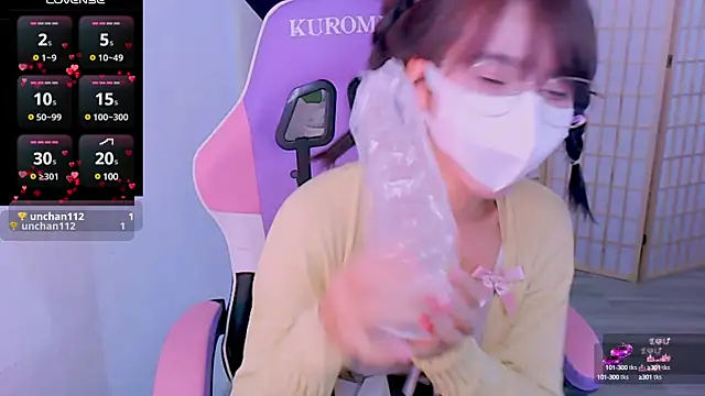 Snapshot of desiregirl69 chatting on 22, 1, 2025 desiregirl69 online show from 22, 1, 2025