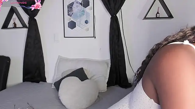 Khenta Michells online show from 12, 3, 2026