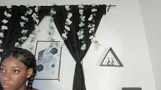 Khenta Michells online show from 13, 4, 2026