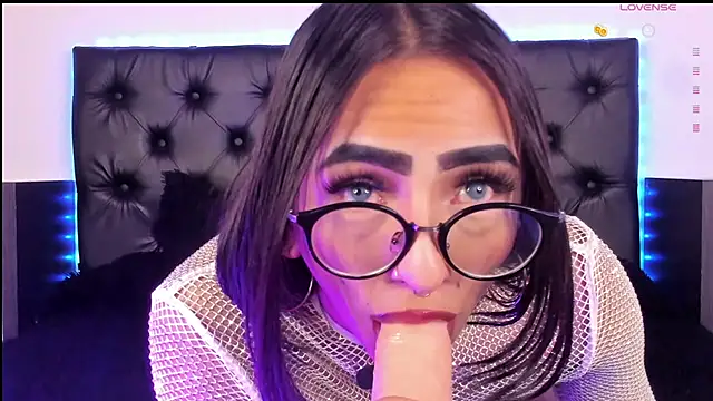 Skyler  blue4 online show from 6, 2, 2025