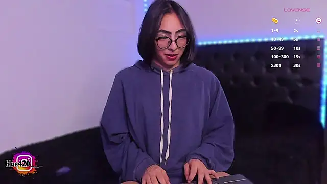 Skyler  blue4 online show from 2, 3, 2025