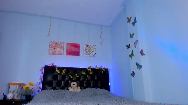 Snapshot of victorialarson1 chatting on 10, 10, 2025 victorialarson1 online show from 10, 10, 2025