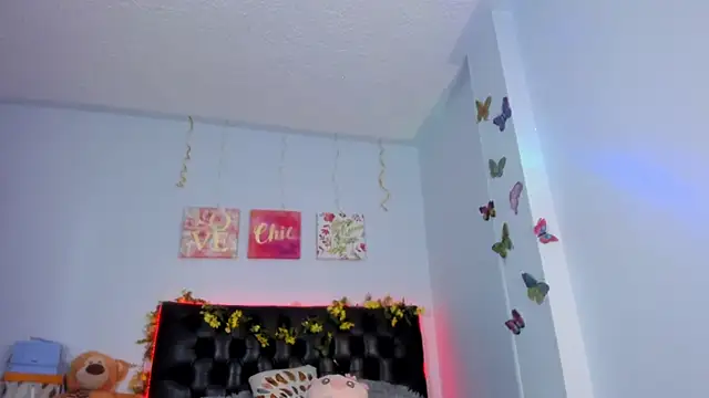 Snapshot of victorialarson1 chatting on 1, 10, 2025 victorialarson1 online show from 1, 10, 2025