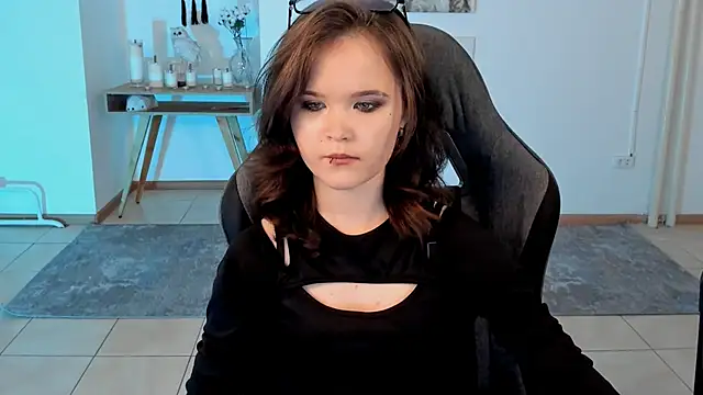 Elainebeness online show from 1, 2, 2025