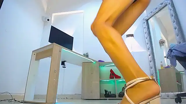 Kathleen Rodriguez online show from 15, 4, 2026