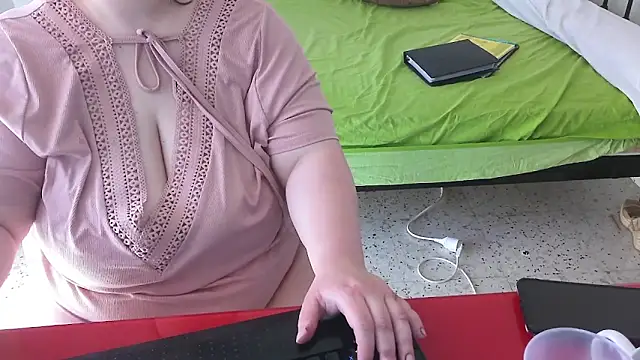 Snapshot of Maebi chatting on 3, 6, 2026 Maebi online show from 3, 6, 2026