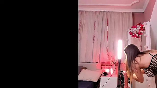Tender Amber online show from 19, 3, 2025
