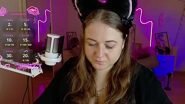 LizzyShine online show from 4, 11, 2025