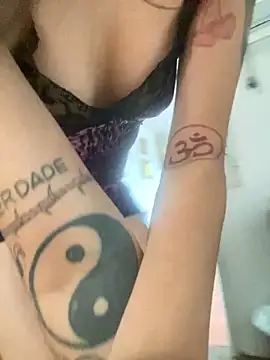Snapshot of magalunabb chatting on 1, 10, 2025 magalunabb online show from 1, 10, 2025