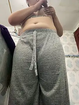 Miss oliviaa online show from 4, 3, 2026