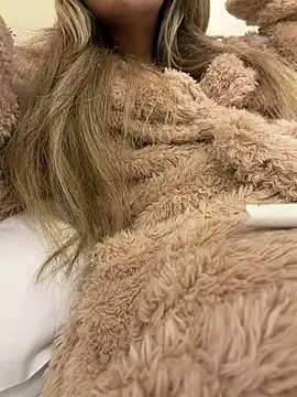 fofinhaa12 online show from 15, 2, 2026