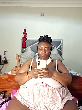 Snapshot of ThickianaRider chatting on 19, 5, 2026 ThickianaRider online show from 19, 5, 2026