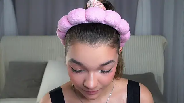 VeronaAppleberry online show from 23, 10, 2025