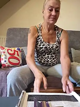 Snapshot of lisalustjouw chatting on 1, 10, 2025 lisalustjouw online show from 1, 10, 2025