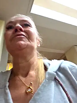 Snapshot of lisalustjouw chatting on 1, 12, 2025 lisalustjouw online show from 1, 12, 2025